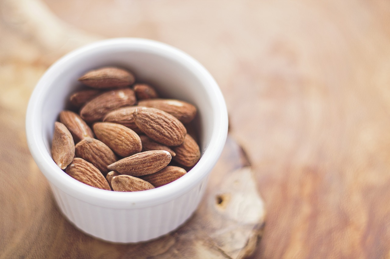 Almond nutrition